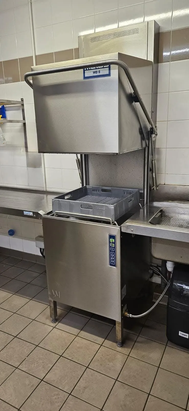 Installation lave-vaisselle pour groupe scolaire